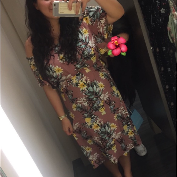 Off-The-Shoulder Tropical Sundress - Picture 6 of 7